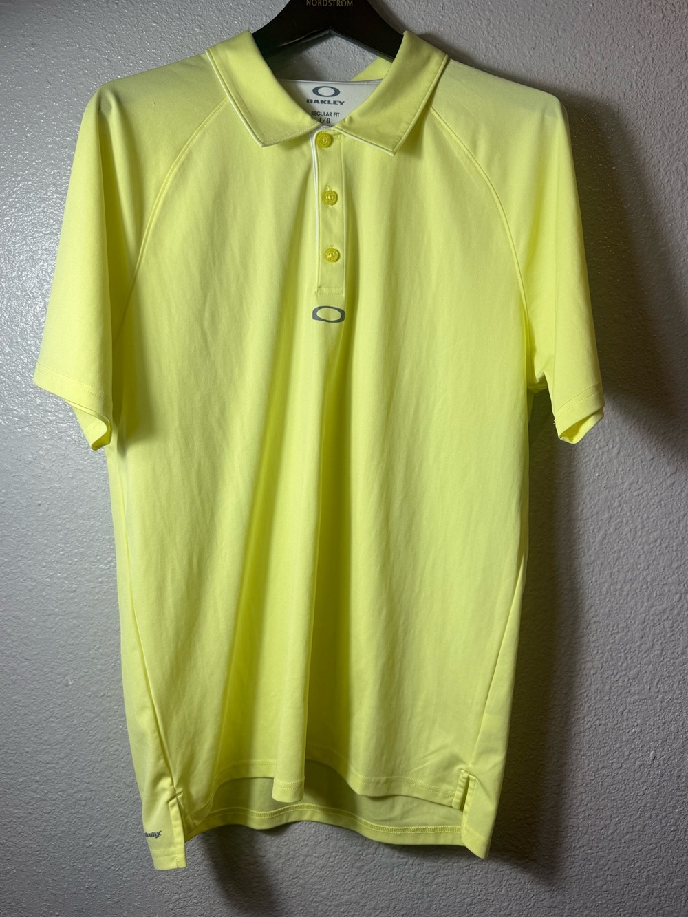Oakley Men’s Neon soft Yellow Polo Shirt size L